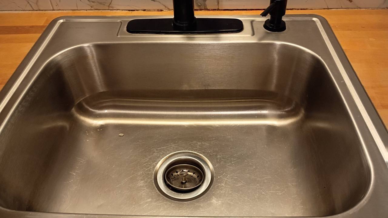 Perfectly clean kitchen sink